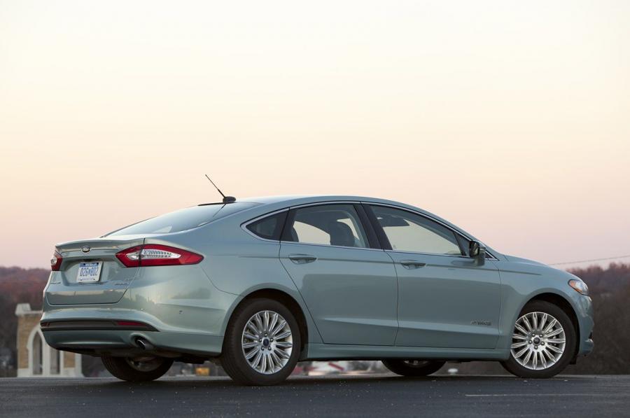  Ford Fusion Hybrid SE 2013 года  (фото 25 из 26)